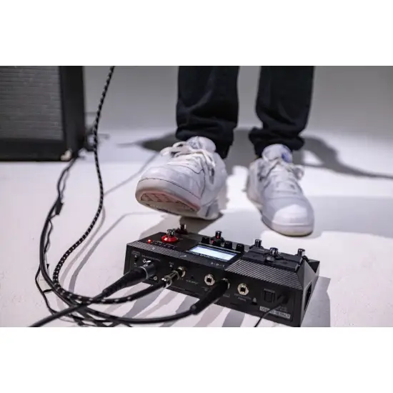 Zoom B2 FOUR